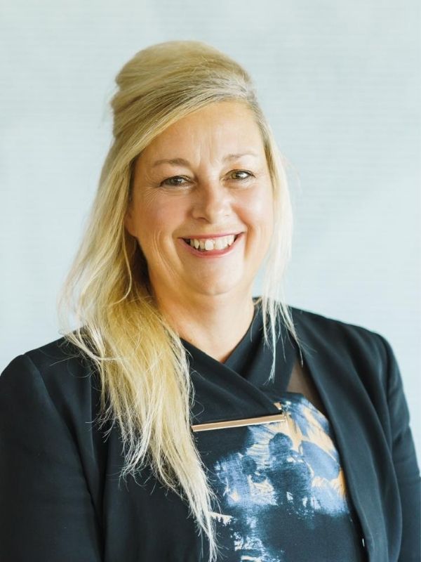 IONA NOVAK (AUSTRALIA)
